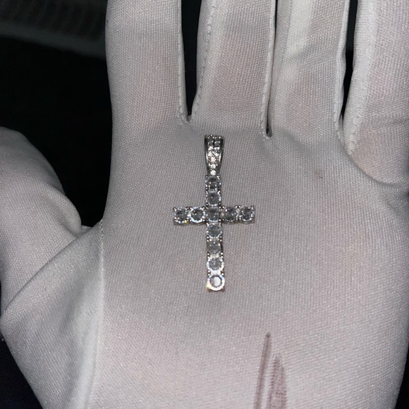 BRAND NEW SILVER DIAMOND CROSS PENDANT‼️ - Picture 9 of 13